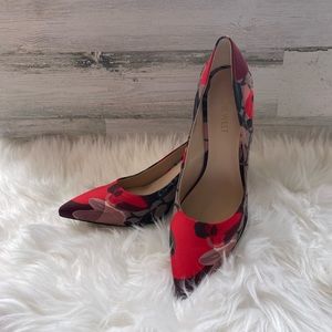 EUC Nine West Flax Floral Pump